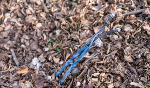 Cable de alimentación que sobresale del suelo — Foto de Stock