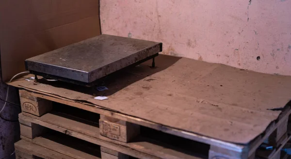 Dirty electronic scales for weighing meat — Stock Photo, Image