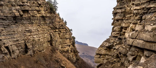 Rocas Dos Lados Con Una Vista Llanura — Foto de Stock