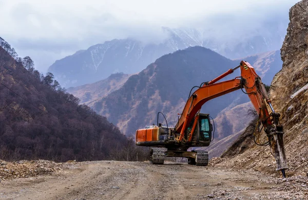 Excavadora Aplasta Piedras Las Montañas — Foto de Stock