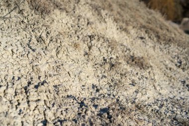 Toprakta doğal kil yatakları