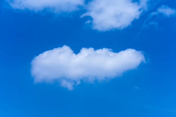 Cielo Blu Con Nuvole Bianche — Foto Stock