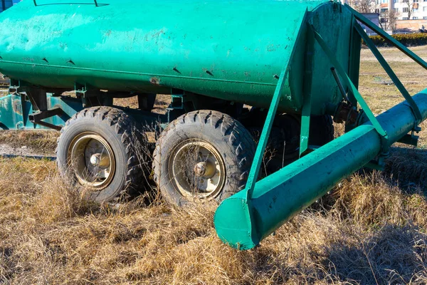 Reboque Água Para Regar Campo — Fotografia de Stock