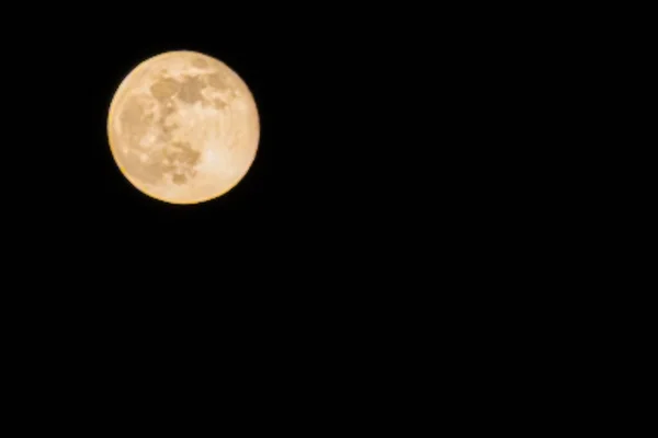 Grote Maan Zwarte Lucht Achtergrond — Stockfoto