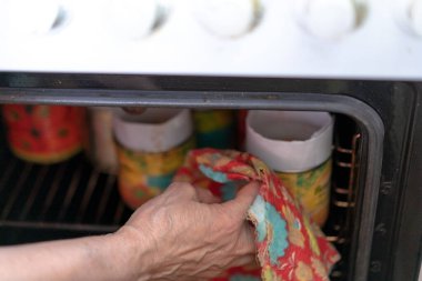 Paskalya için lezzetli paskalya pastaları pişiriyorum.