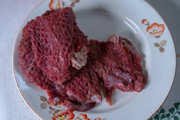 Pedaços Cortados Carne Uma Chapa — Fotografia de Stock