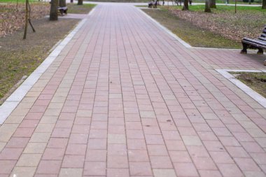 Parktaki boş sokak.