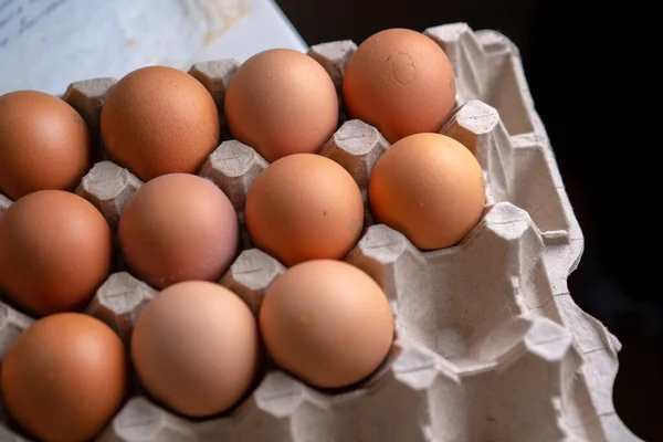 Pişirmek Için Kabuklu Tavuk Yumurtası — Stok fotoğraf
