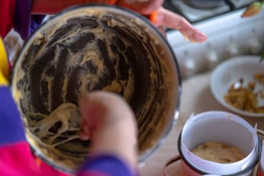 Paskalya pastaları için pasta hazırlama