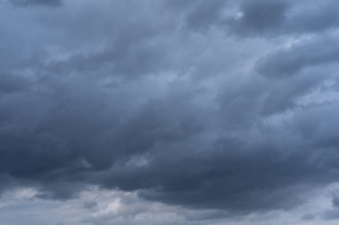 Gökyüzünü kaplayan bir sürü bulut