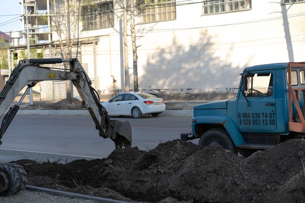 Excavadora Entierra Suelo Cerca Carretera — Foto de Stock