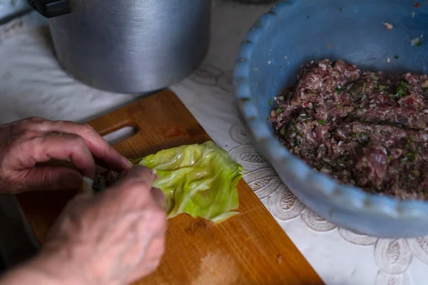 Matlagning Fylld Kål Framställning Malet Kött Kålblad — Stockfoto