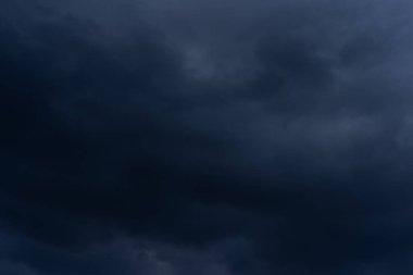 Gökyüzünü kaplayan bir sürü bulut