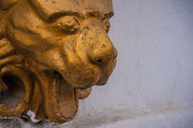 Susuz çeşme. Aslan kafası..