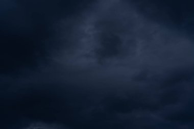 Gökyüzünü kaplayan bir sürü bulut