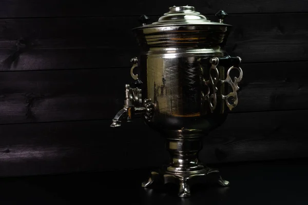 Samovar Fica Uma Superfície Madeira — Fotografia de Stock