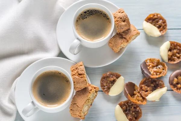 Koppar kaffe med cantuccini och florentinska cookies — Stockfoto