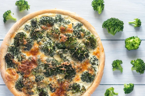 Pie with broccoli and cheese — Stock Photo, Image