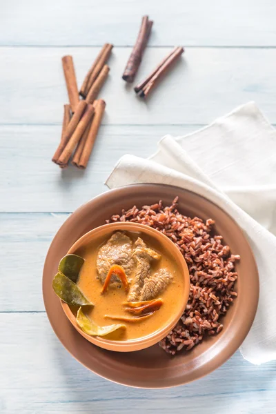 Thai Panang Curry mit rotem Reis — Stockfoto