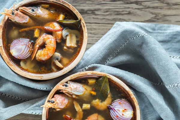 Dos tazones de sopa thai tom yum — Foto de Stock
