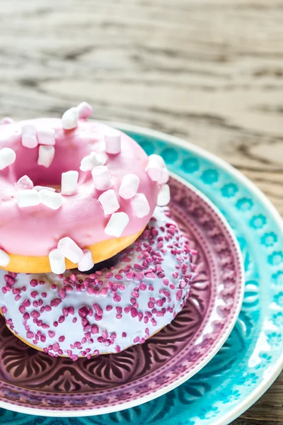 Dos rosquillas en el plato — Foto de Stock