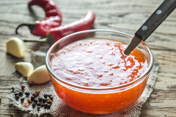 Glass bowl of thai sweet chili sauce — Stock Photo, Image