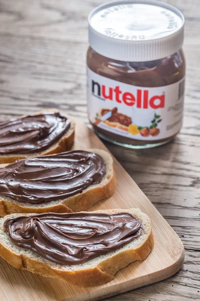 Nutella hazelnut menyebarkan toples — Stok Foto