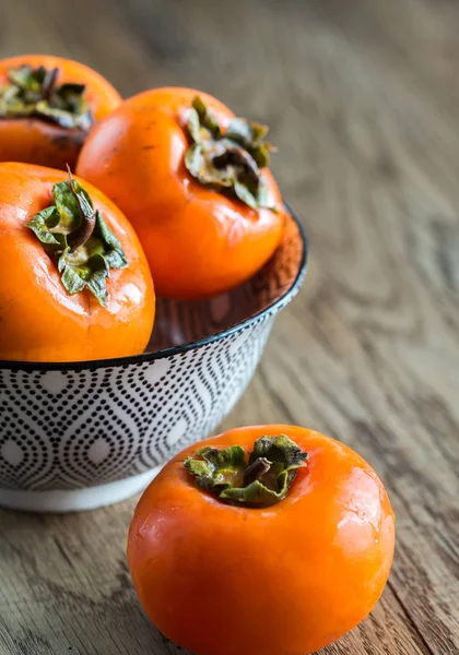 新鮮な柿のボウル — ストック写真
