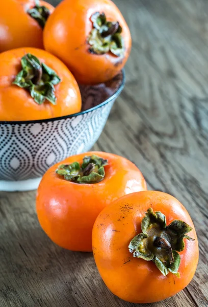新鮮な柿のボウル — ストック写真