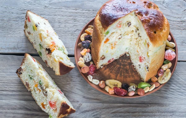 Panettone com frutas secas — Fotografia de Stock