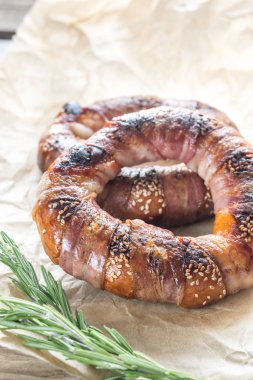 Simit susam ile pastırma rashers sarılmış