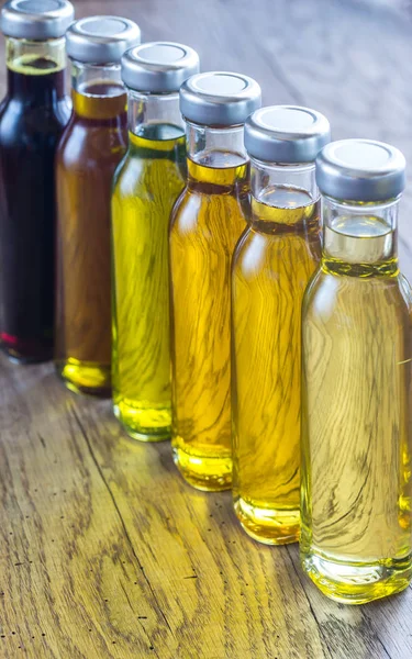 Garrafas com diferentes tipos de óleo vegetal — Fotografia de Stock