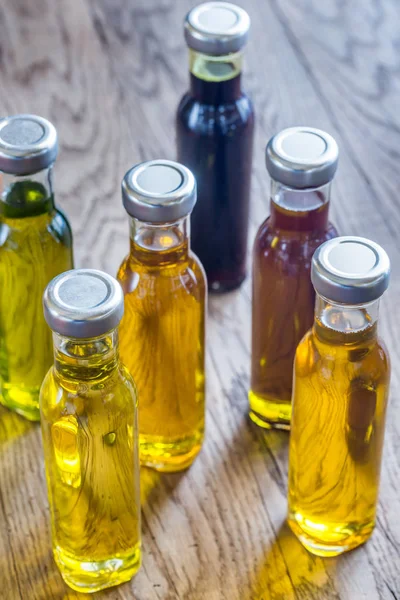 Garrafas com diferentes tipos de óleo vegetal — Fotografia de Stock
