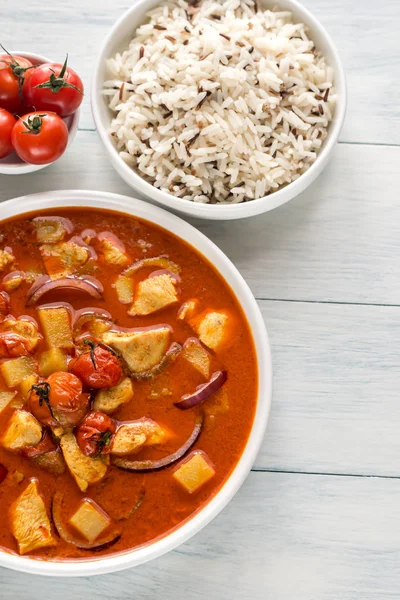 Tajskie żółte curry z kurczaka i ryżu — Zdjęcie stockowe