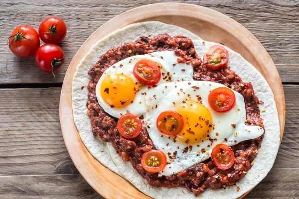 Huevos Rancheros mexikói sült tojás — Stock Fotó