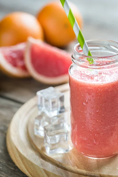 Glass jar of grapefruit smoothie — Stock Photo, Image