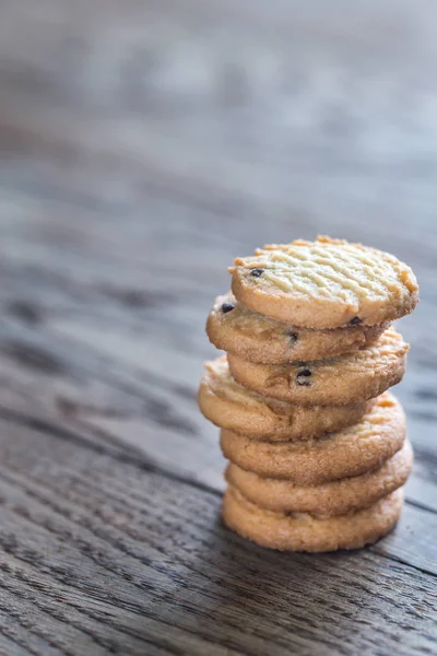 Μπισκότα βουτύρου πάνω στο ξύλινο τραπέζι — Φωτογραφία Αρχείου