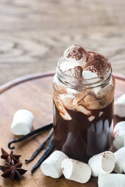 Chocolate quente com marshmallows — Fotografia de Stock