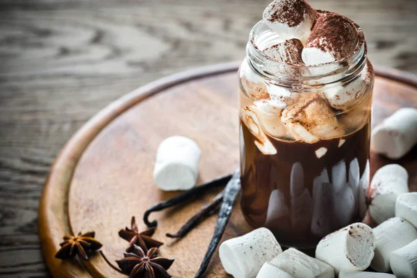 Chocolate quente com marshmallows — Fotografia de Stock