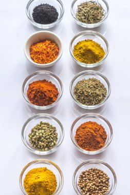 Çeşitli baharatlar ve otlar