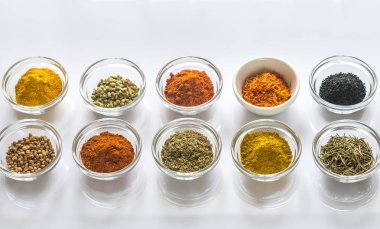 Çeşitli baharatlar ve otlar