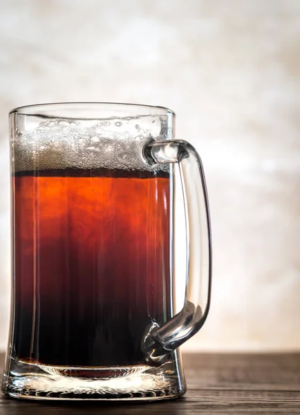 Schwarz-roter Bier-Cocktail — Stockfoto