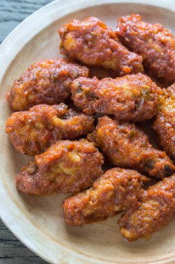 Kızarmış tavuk kanadı.