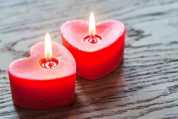 Día de San Valentín encendiendo velas —  Fotos de Stock