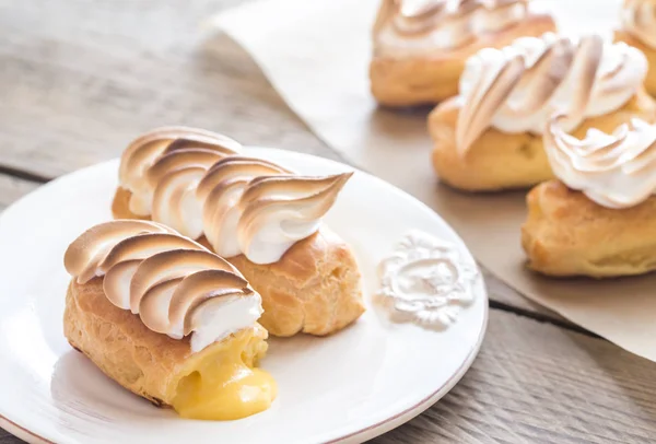 Eclairs with lemon curd and meringue — Stock Photo, Image