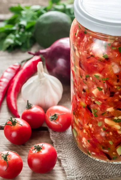 Üveg salsa alapanyagokból — Stock Fotó