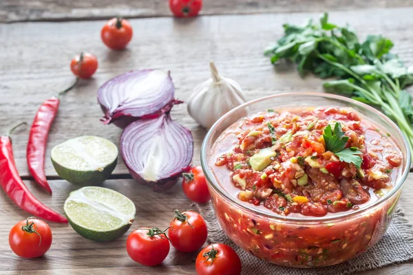 Cuenco de salsa con ingredientes —  Fotos de Stock