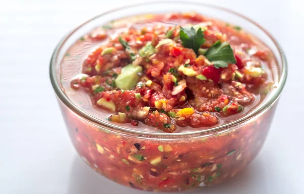 Skål med salsa med ingredienser — Stockfoto