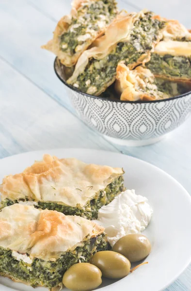 Porción de Spanakopita - Pastel griego de espinacas — Foto de Stock