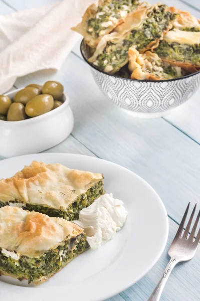 Del av Spanakopita - grekisk Spenatpaj — Stockfoto